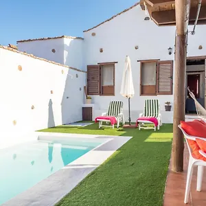 https://casa-la-orilla-antigua-fuerteventura-35630.in-canary-islands.com
