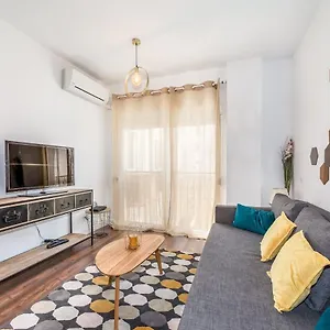 https://trendy-central-apartment-with-small-parking-and-terrace.1costadelsol.com